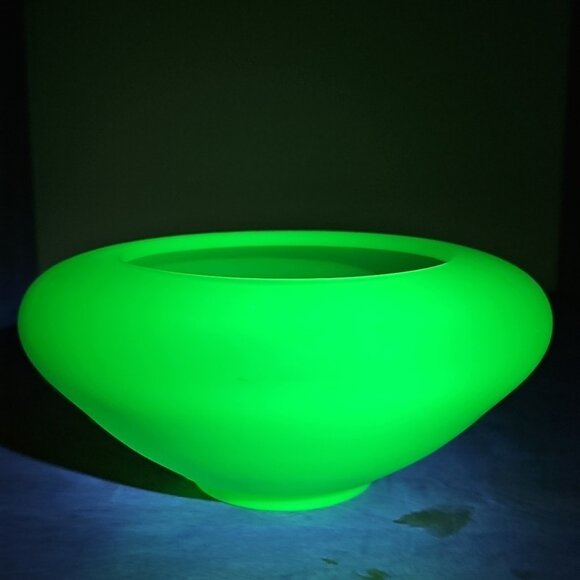 Uranium Tiffin Satin Green Glass Vase Bowl Geiger Confirmed, Amazing Piece! - Picture 1 of 16